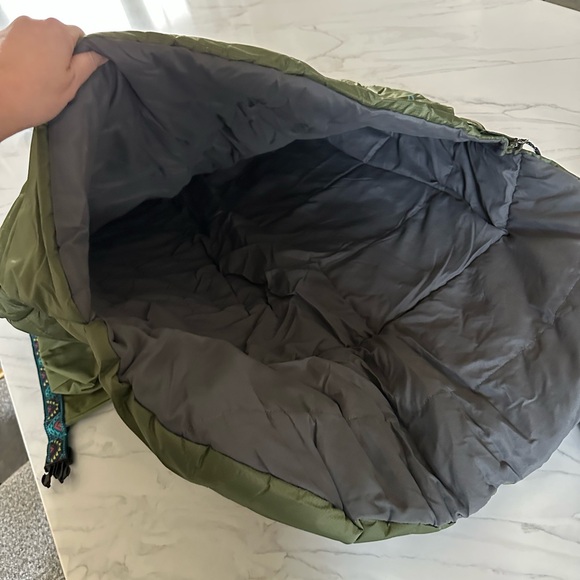 Wilderdog Kibble Bag and Sleeping Bag in Olive - Picture 6 of 9